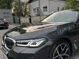 BMW 530 2022 года за 32 000 000 тг. в Алматы – фото 3