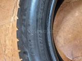 Шины почти новые Bridgestone235/55/20 — 4штуки за 160 000 тг. в Астана – фото 4