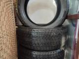 Шины почти новые Bridgestone235/55/20 — 4штуки за 160 000 тг. в Астана – фото 5