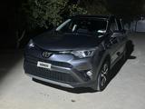 Toyota RAV4 2018 года за 8 700 000 тг. в Атырау