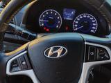 Hyundai Solaris 2013 года за 3 800 000 тг. в Уральск – фото 3