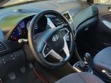 Hyundai Solaris 2013 года за 3 800 000 тг. в Уральск – фото 4