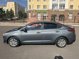Hyundai Solaris 2021 года за 6 500 000 тг. в Астана – фото 2