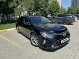 Toyota Camry 2017 года за 14 500 000 тг. в Усть-Каменогорск – фото 2
