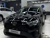 Toyota RAV4 2021 года за 15 500 000 тг. в Атырау