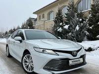 Toyota Camry 2019 года за 14 890 000 тг. в Усть-Каменогорск