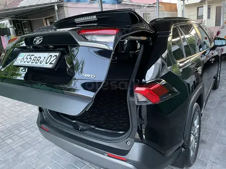 Toyota RAV4 2022 года за 17 450 000 тг. в Алматы – фото 27