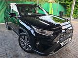 Toyota RAV4 2022 года за 17 650 000 тг. в Алматы