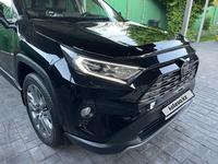 Toyota RAV4 2022 года за 17 650 000 тг. в Алматы