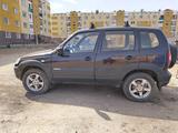 Chevrolet Niva 2013 годаүшін2 500 000 тг. в Актобе – фото 2