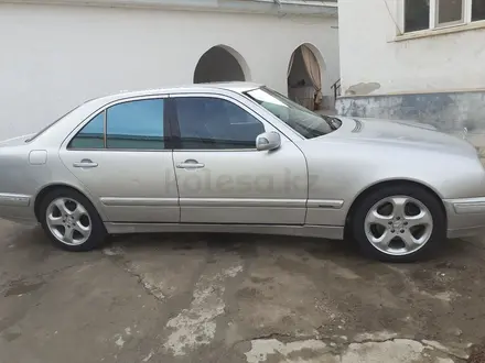 Mercedes-Benz E 320 2000 года за 5 000 000 тг. в Жетысай – фото 4