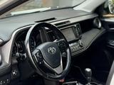 Toyota RAV4 2018 года за 10 500 000 тг. в Актобе