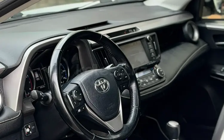 Toyota RAV4 2018 года за 10 500 000 тг. в Актобе