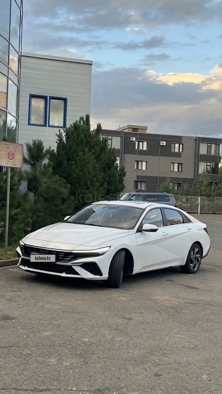 Hyundai Elantra, 2023