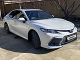 Toyota Camry 2023 года за 15 500 000 тг. в Шымкент – фото 2