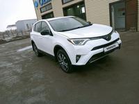 Toyota RAV4 2018 года за 10 800 000 тг. в Актобе