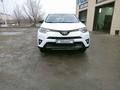 Toyota RAV4 2018 года за 10 800 000 тг. в Актобе – фото 2