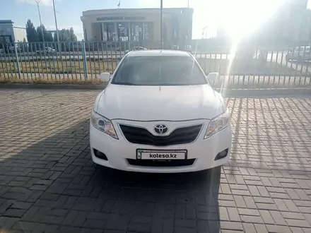 Toyota Camry 2010 года за 6 500 000 тг. в Актобе – фото 2