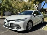 Toyota Camry 2018 года за 13 900 000 тг. в Павлодар – фото 2