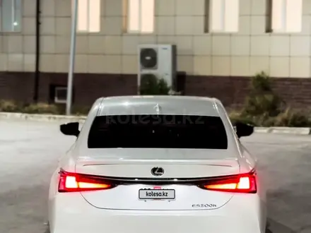 Lexus ES 300h 2018 года за 12 500 000 тг. в Актау – фото 2