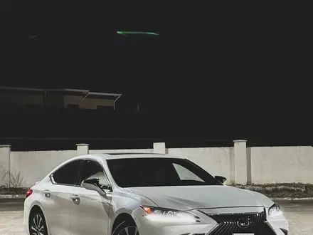 Lexus ES 300h 2018 года за 12 500 000 тг. в Актау – фото 4