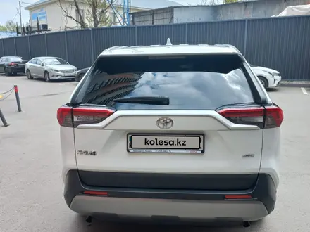 Toyota RAV4 2020 года за 14 200 000 тг. в Алматы – фото 12