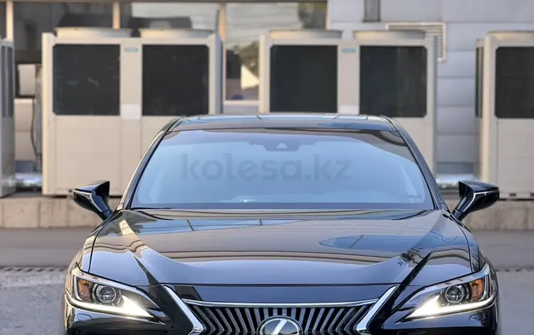 Lexus ES 350 2021 года за 27 000 000 тг. в Шымкент