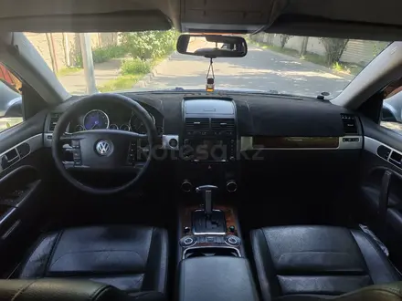 Volkswagen Touareg 2007 года за 5 800 000 тг. в Алматы – фото 9