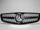 Решётка радиатора Mercedes-Benz W204 С63 AMG за 5 000 тг. в Алматы