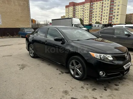 Toyota Camry 2014 года за 5 500 000 тг. в Актобе – фото 2