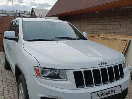 Jeep Grand Cherokee 2015 года за 14 000 000 тг. в Семей – фото 2