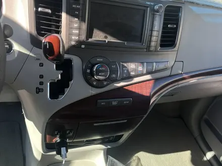 Toyota Sienna 2011 года за 8 500 000 тг. в Атырау – фото 16