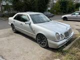 Mercedes-Benz E 420 1996 года за 1 550 000 тг. в Караганда – фото 2