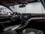 Toyota Camry 2019 года за 12 750 000 тг. в Алматы – фото 3