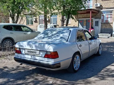 Mercedes-Benz E 200 1993 года за 1 000 000 тг. в Караганда – фото 3