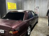 Mercedes-Benz E 260 1991 года за 900 000 тг. в Караганда – фото 3