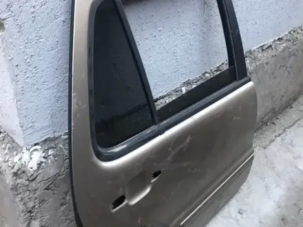 Дверь задняя правая w163 за 1 000 тг. в Алматы