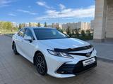 Toyota Camry 2021 года за 14 500 000 тг. в Астана