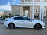 Toyota Camry 2021 года за 14 500 000 тг. в Астана – фото 5