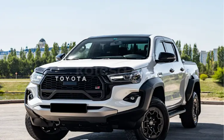 Toyota Hilux 2023 года за 30 000 000 тг. в Астана