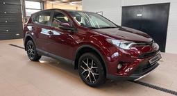 Toyota RAV4 2017 года за 13 700 000 тг. в Астана – фото 2