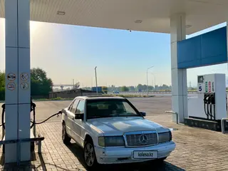 Mercedes-Benz 190