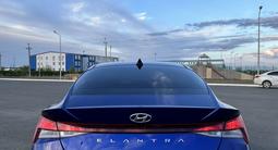 Hyundai Elantra 2021 года за 9 200 000 тг. в Уральск – фото 4
