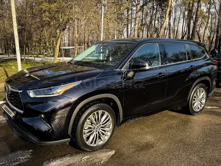 Toyota Highlander 2021 года за 16 900 000 тг. в Алматы