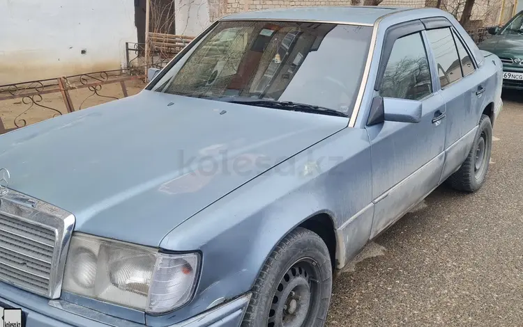 Mercedes-Benz E 230 1990 годаfor900 000 тг. в Кызылорда