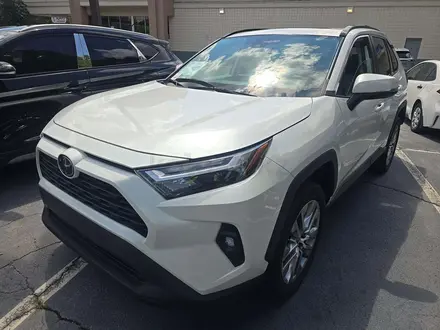 Toyota RAV4 Prestige 2022 года за 14 000 000 тг. в Алматы
