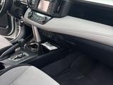 Toyota RAV4 2016 года за 8 700 000 тг. в Актобе – фото 2