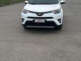 Toyota RAV4 2016 года за 8 700 000 тг. в Актобе