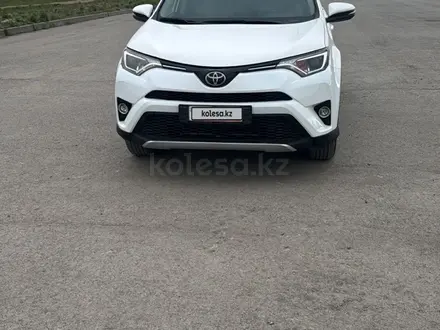 Toyota RAV4 2016 года за 8 700 000 тг. в Актобе