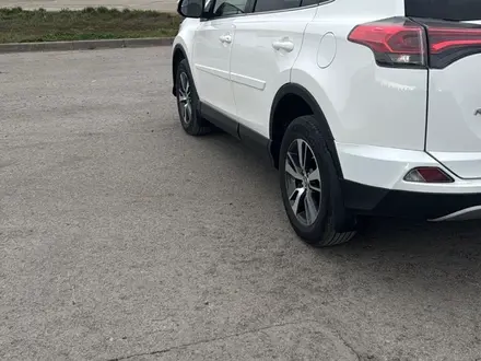 Toyota RAV4 2016 года за 8 700 000 тг. в Актобе – фото 7